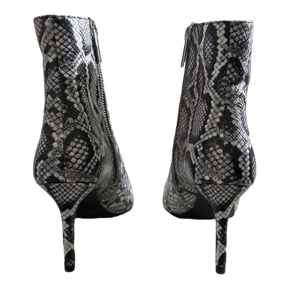 MICHAEL KORS women's b&w alina flex snake embossed leather ankle boot, 7.5 M. - Picture 5 of 7